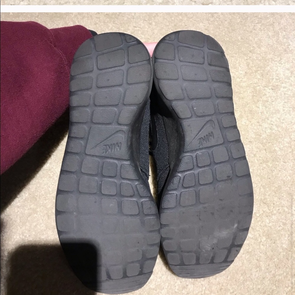 ALL BLACK NIKE ROSCHE - Picture 4 of 4